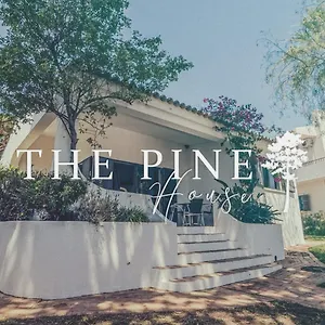 Pine House - Airport, And Center Bed and breakfast Distrito de Faro